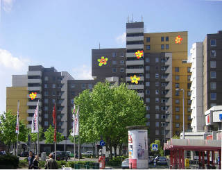 Hochhaus-Fassadengestaltung am Liverpooler Platz in Chorweiler